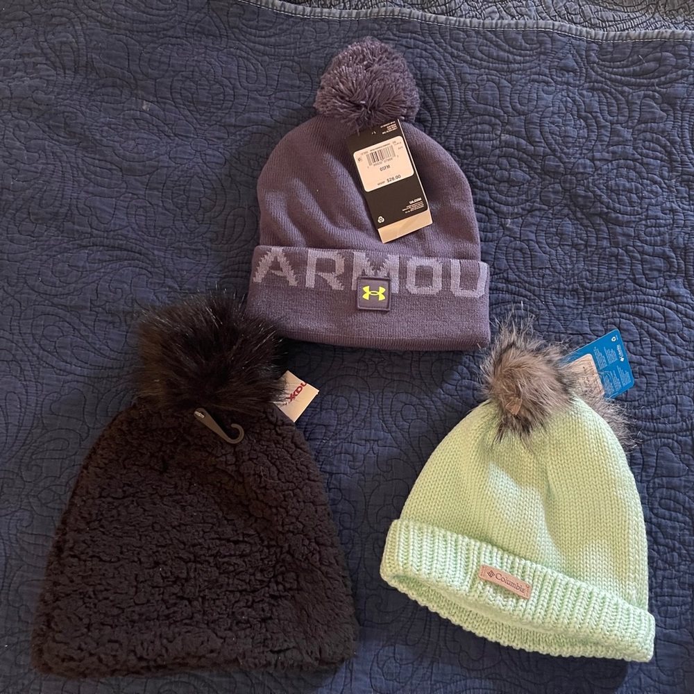 Lot of 3 Pompom Beanies NWT Hollister/Columbia/ Under Armour - Picture 2 of 5